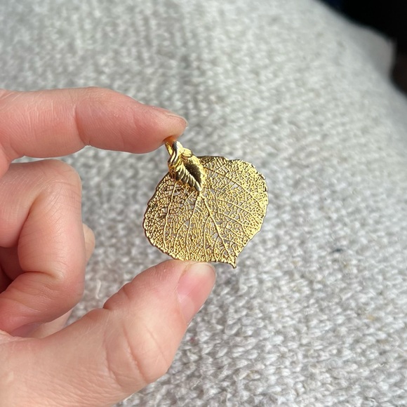 Gold Aspen Leaf Pendant - Picture 6 of 7